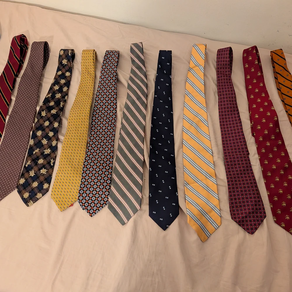 Brooks Brothers 11 Stylish Ties - Picture 5 of 7